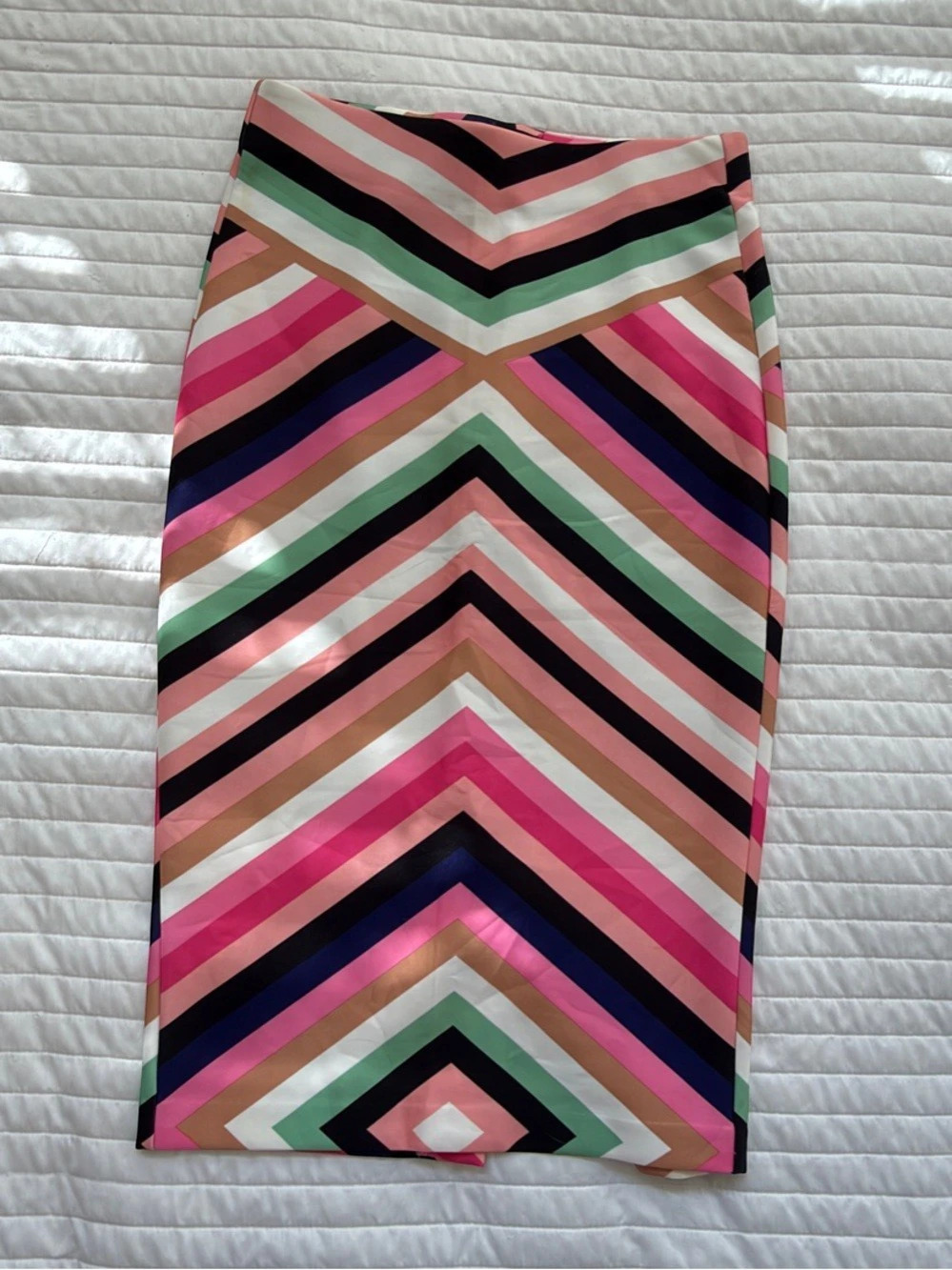 e.g. Geometric Midi Skirt in Pink & Black Size Small Like New